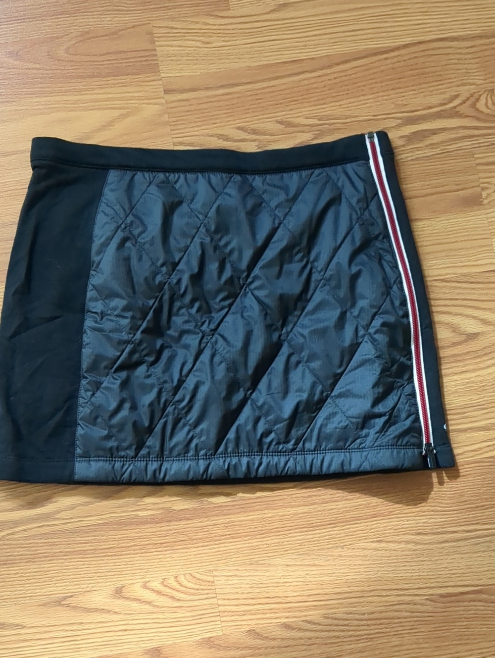 Icebreaker Merino Wool Quilted Mini Skirt Womens Medium Black Red Full Side Zip
